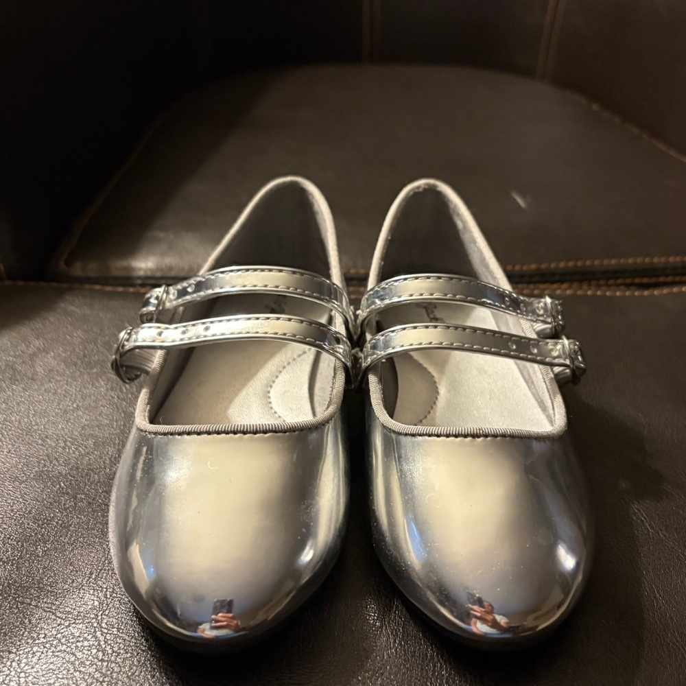Cat & Jack Silver Double Buckle Ballet Flats in Kids Size 10